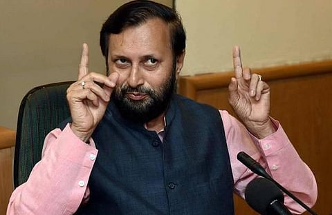 தொடர்பு மொழி சர்ச்சை தேவையற்றது: பிரகாஷ் ஜவடேகர்