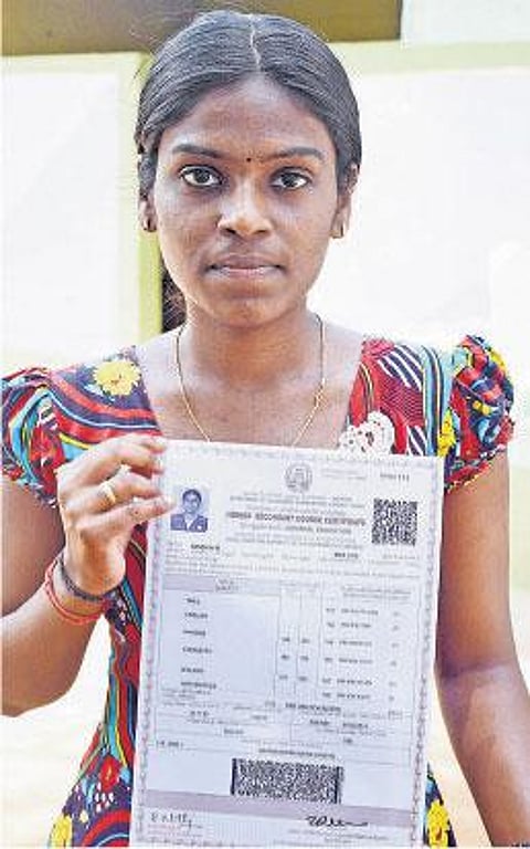 இலங்கை அகதி முகாம் மாணவிக்கு மருத்துவ கலந்தாய்வில் அனுமதி மறுப்பு?