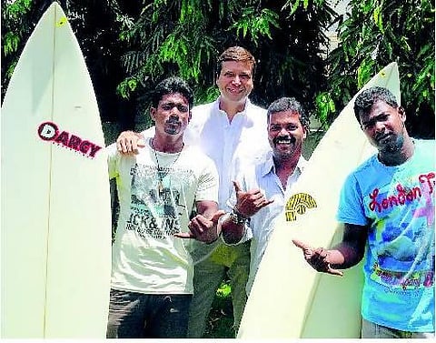 சர்வதேச அலை சறுக்குப் போட்டியில் சென்னை மீனவர்கள் பங்கேற்பு: இந்திய வீரர்கள் கலந்துகொள்வது இதுவே முதல்முறை