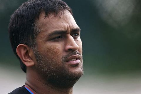 இங்கிலாந்துக்கு எதிரான டெஸ்ட் தொடர் சவாலாக இருக்கும்: தோனி