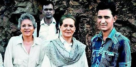 உத்தரகண்ட் கோயிலில் சோனியா வழிபாடு