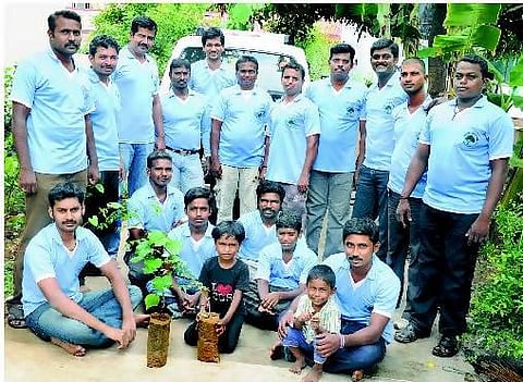 இயலாதவர்களுக்கும் இயற்கைக்கும் சேவை: கோவை கால்டாக்ஸி டிரைவரின் கருணை நிறைந்த மனம்