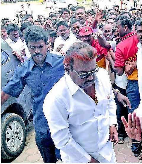 குறைந்த அளவு தொண்டர்கள் வந்ததால் விஜயகாந்த் கடும் அதிருப்தி