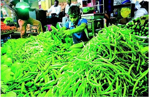 கர்நாடகாவில் வறட்சி நிலவுவதால் சென்னையில் பீன்ஸ் விலை தொடர்ந்து உயர்வு: கொத்துமல்லியின் விலையும் உயர்ந்தது