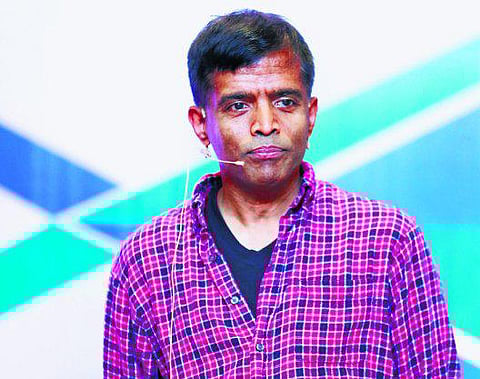 அஸ்வத் தாமோதரன் - இவரைத் தெரியுமா?