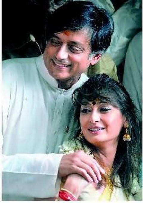 இறப்பதற்கு முன்பு செல்போனில் கதறி அழுத சுனந்தா: டெல்லி பெண் பத்திரிகையாளர் தெரிவித்த அதிர்ச்சி தகவல்