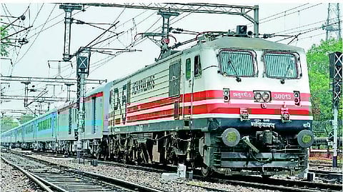 டெல்லி-ஆக்ரா இடையே செமி புல்லட் ரயில்: மணிக்கு 160 கி.மீட்டர் வேகத்தில் கடந்து புதிய தேசிய சாதனை