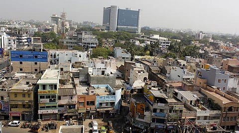 சென்னை அடுக்குமாடிக் குடியிருப்புகளில் சோதனை ஒரு மாத காலம் நீடிக்கும்: அரசிடம் அறிக்கை அளித்த பிறகே நடவடிக்கை