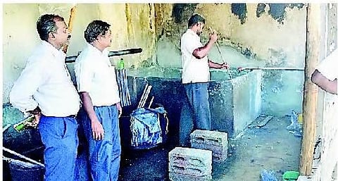 ராஜா வாய்க்காலில் சாயக்கழிவை வெளியேற்றிய சாயப்பட்டறை இடிப்பு: மாசுக்கட்டுப்பாடு வாரியம் நடவடிக்கை