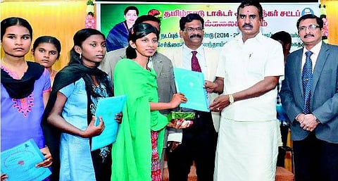 ஐந்தாண்டு பி.எல். கவுன்சலிங் தொடங்கியது: முதலிடம் பெற்ற மாணவி சென்னை சட்டக் கல்லூரியை தேர்வுசெய்தார்