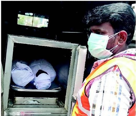 சுவர் இடிந்து 11 பேர் பலியான சம்பவம்: ஒரே குடும்பத்தைச் சேர்ந்த 5 பேர் உயிரிழப்பு