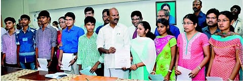 பொறியியல் படிப்பு பொது கவுன்சலிங் தொடங்கியது: கம்ப்யூட்டர் சயின்ஸ் பாடத்துக்கு மவுசு