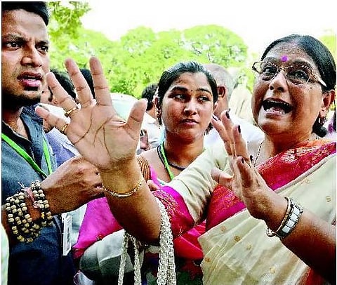 மக்களவையில் பாஜக- திரிணமூல் எம்.பி.க்கள் மோதல்