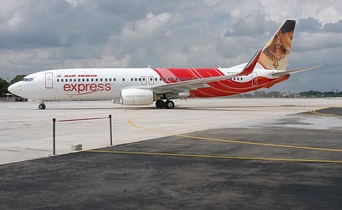 விமானத்தை தவறவிட்டதால் மாடியில் இருந்து குதித்தவர் காயம்: விபரீதத்தில் முடிந்த திருமணத் தகராறு