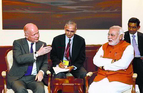 லண்டன் நாடாளுமன்ற சதுக்கத்தில் மகாத்மா காந்தி சிலை நிறுவ ஏற்பாடு