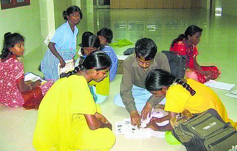 ஹெச்.ஐ.வி. பாதித்த குழந்தைகளை காக்கும் மதுரை சபரி சங்கரன்