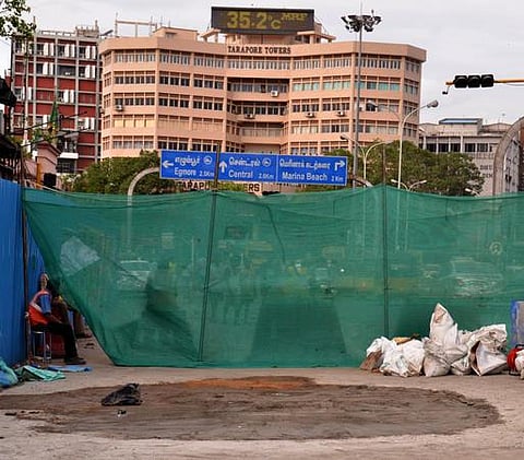 மெட்ரோ ரயில் பணியால் அண்ணா சாலையில் இரண்டாவது முறையாக திடீர் பள்ளம்