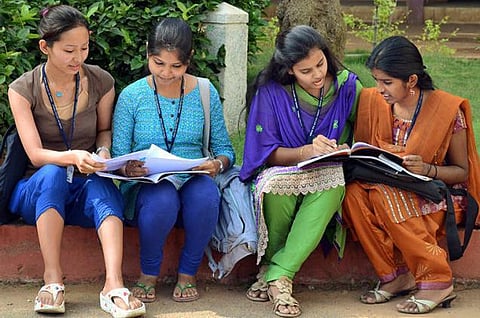 அரசு மருத்துவக் கல்லூரிகளில் ஜீன்ஸ், டி-சர்ட் அணியத் தடை: முதலாண்டு வகுப்பு செப்டம்பர் 1-ல் தொடக்கம்