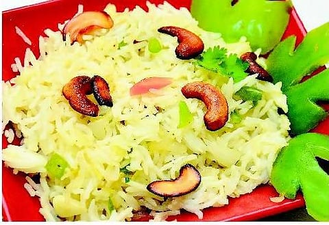 வகை வகையான மதிய உணவு: கேஷு ஃப்ரைடு ரைஸ்