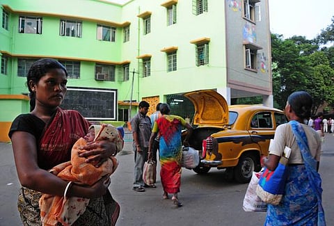 ஆடிக்கு முன்பு குழந்தை பெற ஆசை: ஒரே நாளில் 10 பேருக்கு சிசேரியன்: சென்னை அருகே ஆரம்ப சுகாதார நிலையத்தில் சாதனை