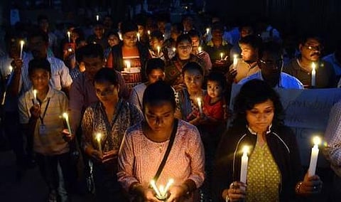 பள்ளிச் சிறுமி பலாத்காரம்: பெங்களூரில் வலுக்கிறது போராட்டம்