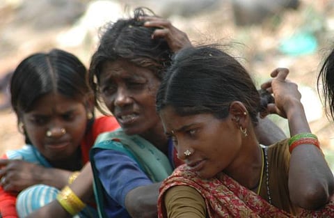 பழங்குடியினப் பெண்களுக்கு கடன் திட்டங்களில் முன்னுரிமை