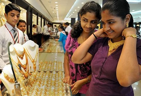 முடிவுக்கு வருகிறதா நகை சேமிப்பு திட்டம்?- பொது மக்களிடம் வாங்கிய பணம் திருப்பி ஒப்படைப்பு