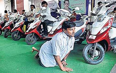 மாற்றுத்திறனாளிகளுக்கான உயர்கல்வி உதவித்தொகைகள்