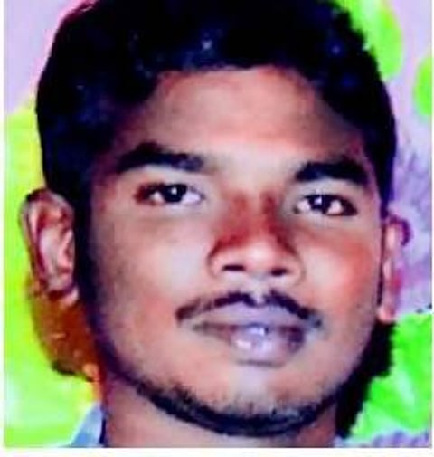 திமுக பிரமுகர் வெட்டி கொலை: அண்ணன், தம்பி உட்பட 3 பேர் போலீஸில் சரண்