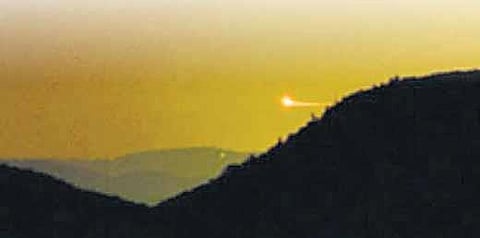 விநோதம்-ஒளிரும் அதிசய மலை