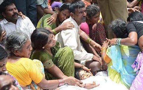 தெலங்கானா ஆளில்லா லெவல் கிராசிங்கில் பயங்கரம்: பள்ளி பஸ் மீது ரயில் மோதி 17 மாணவர்கள் பலி