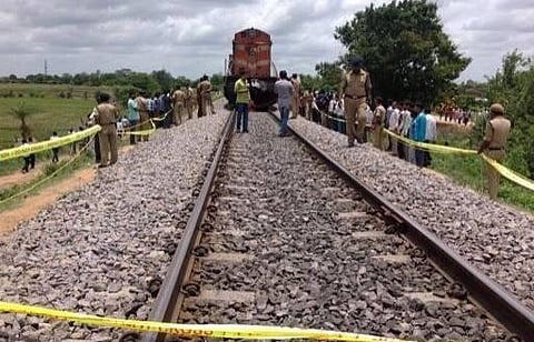தெலங்கானா விபத்துக்கு பஸ் ஓட்டுநரே காரணம்: மக்களவையில் ரயில்வே அமைச்சர் விளக்கம்