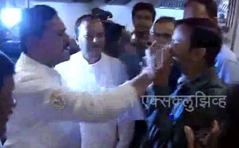 உணவு திணிப்பு விவகாரம்: அரசியல் ஆதாயம் தேடப்படுவதாக சிவ சேனை குற்றச்சாட்டு