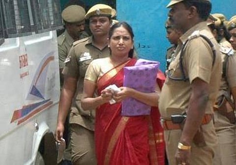 ஆயுள் கைதிகளை விடுவிக்கும் விவகாரம்: நளினி மனு மீது பதிலளிக்க அரசுக்கு உத்தரவு