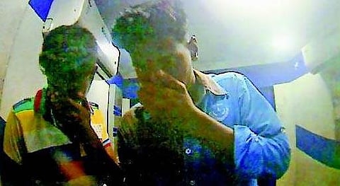 காவலர்கள் வழிப்பறியில் ஈடுபட்ட வழக்கு சிபிசிஐடிக்கு மாற்றம்