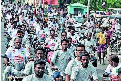 சோழ மன்னன் நினைவாக தஞ்சையிலிருந்து தீப ஓட்டம்: கங்கைகொண்ட சோழபுரத்தில் 1,000 தீபம் ஏற்றினர்