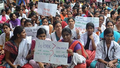 தமிழக அரசு உறுதி: பயிற்சி மருத்துவர்கள் வேலைநிறுத்தம் வாபஸ்