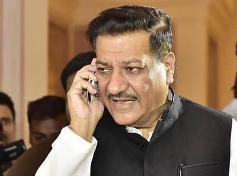 சர்வாதிகாரியாக நடந்துகொள்கிறார் பிரதமர் நரேந்திர மோடி: மகாராஷ்டிர முதல்வர் பிருத்விராஜ் சவாண் குற்றச்சாட்டு