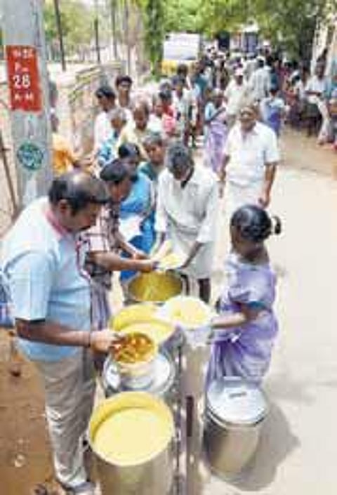 பிறர் பசியாறவே எங்களின் வாழ்நாள்..! - ரெங்கராஜ தேசிக அறக்கட்டளை அன்பர்களின் தொண்டுள்ளம்