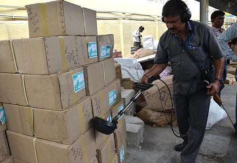 சென்ட்ரலுக்கு குண்டு மிரட்டல்: கால் டாக்ஸி ஓட்டுநரிடம் விசாரணை; மர்ம நபர்கள் சதித் திட்டமா?