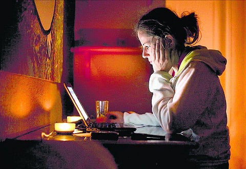 மொழியை விழுங்கும் புதிய சுனாமி