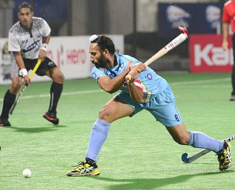 ஹாக்கி பின்னடைவு: அரையிறுதியில் விளையாட கேப்டன் சர்தார் சிங்கிற்கு தடை