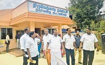 கிராம நத்தத்தில் வசிப்போருக்கு வீட்டு வரி விதிக்க வலியுறுத்தல்: திருவேற்காடு நகராட்சியில் எதிர்க் கட்சிகள் வெளிநடப்பு