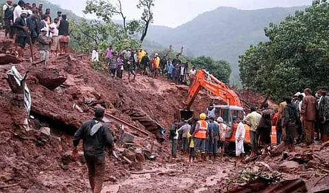 புனே நிலச்சரிவில் புதைந்த 160 பேர் பலி?- இதுவரை 51 சடலங்கள் மீட்பு