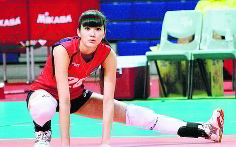 வாலிபால் விளையாடும் பேரழகி: இணையத்தை கலக்கும் கஜகஸ்தானின் சபீனா