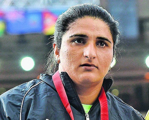 காமன்வெல்த் மகளிர் வட்டு எறிதல்: சீமாவுக்கு வெள்ளி