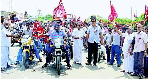 25 வயதிலேயே விருப்ப ஓய்வு அளிக்கும் தனியார் நிறுவனங்கள்!: சிஐடியு பிரச்சார பயணத்தை தொடங்கி வைத்து சவுந்திரராசன் எம்எல்ஏ பேச்சு