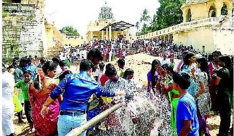 தஞ்சை மாவட்டத்தில் களையிழந்த ஆடிப்பெருக்கு: ஆறுகளில் தண்ணீர் இல்லாததால் மக்கள் ஏமாற்றம்