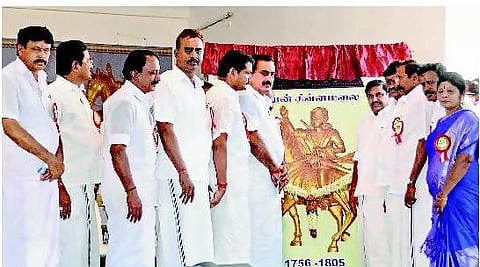 தீரன் சின்னமலை சிலைக்கு அமைச்சர்கள் மரியாதை