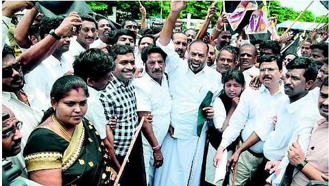 இலங்கை அரசைக் கண்டித்து அதிமுக வழக்கறிஞர்கள் ஆர்ப்பாட்டம்